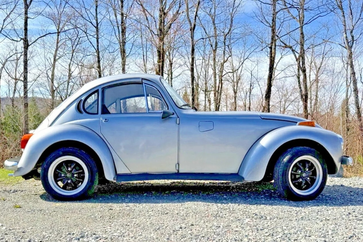 Đoán xem động cơ của 'con bọ' Volkswagen Super Beetle này nằm ở đâu?