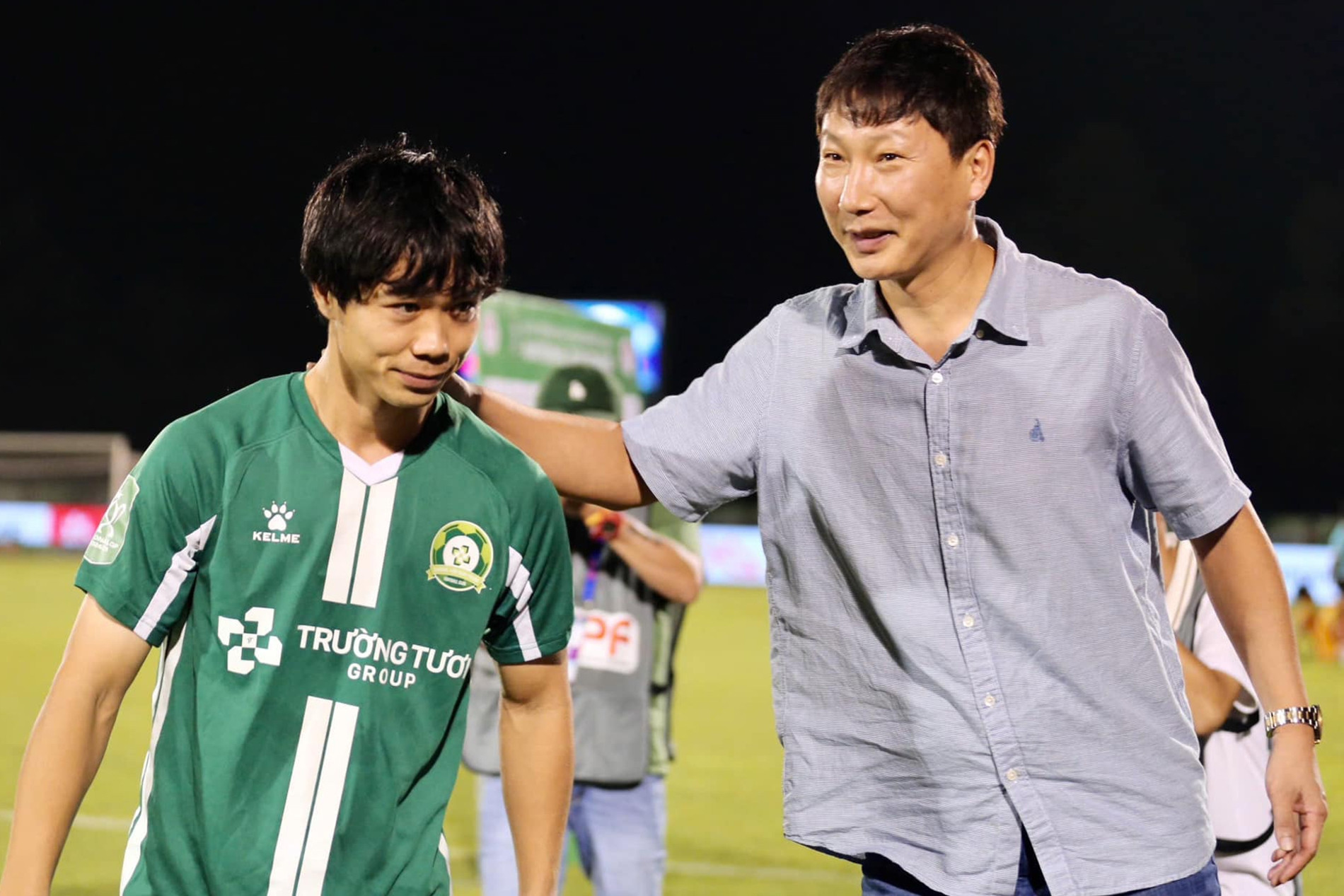 HLV Kim Sang Sik có động thái bất ngờ với Công Phượng