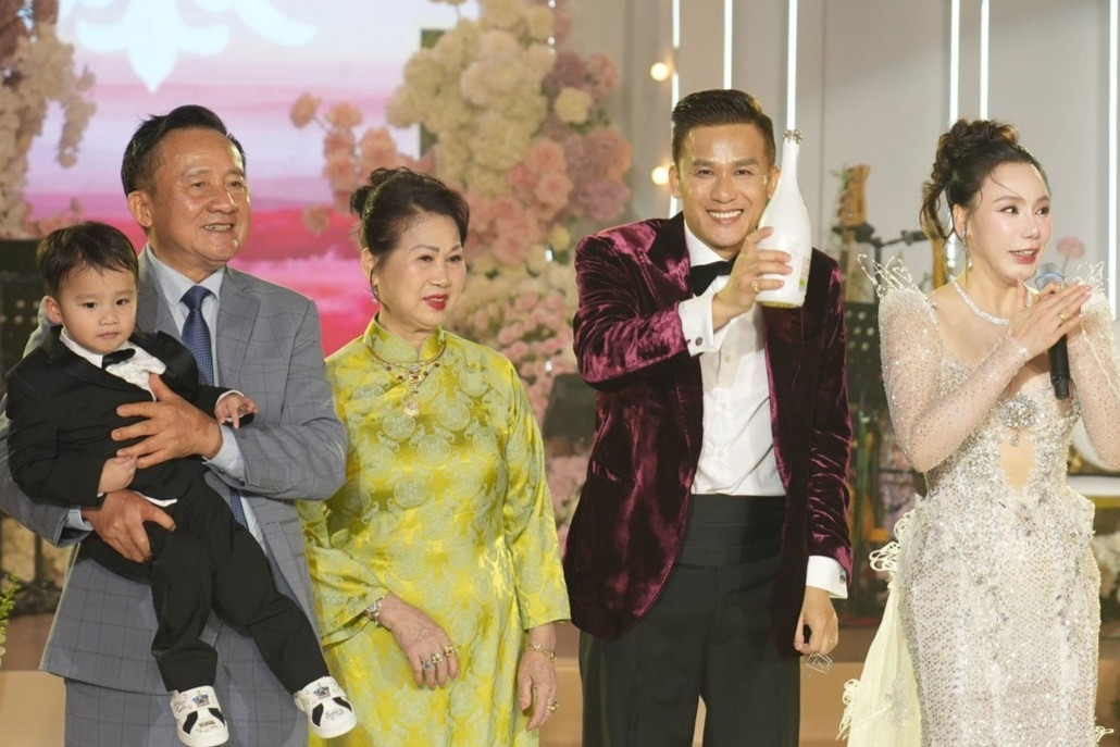 Hồ Quỳnh Hương đăng hình con trai 2 tuổi, chia sẻ điều đặc biệt sau đám cưới