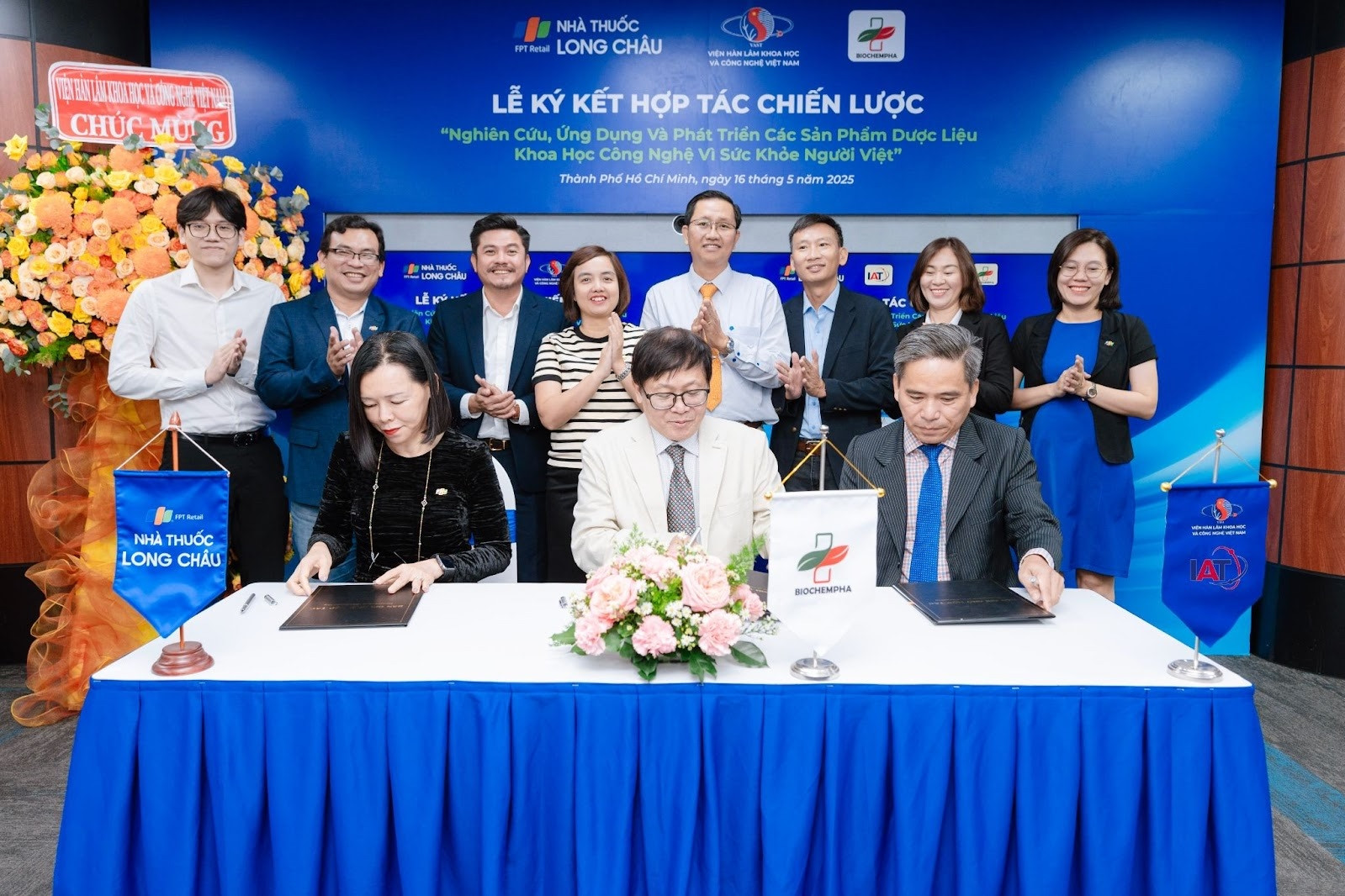 Long Châu hợp tác cùng Viện Công nghệ tiên tiến phát triển dược phẩm Việt