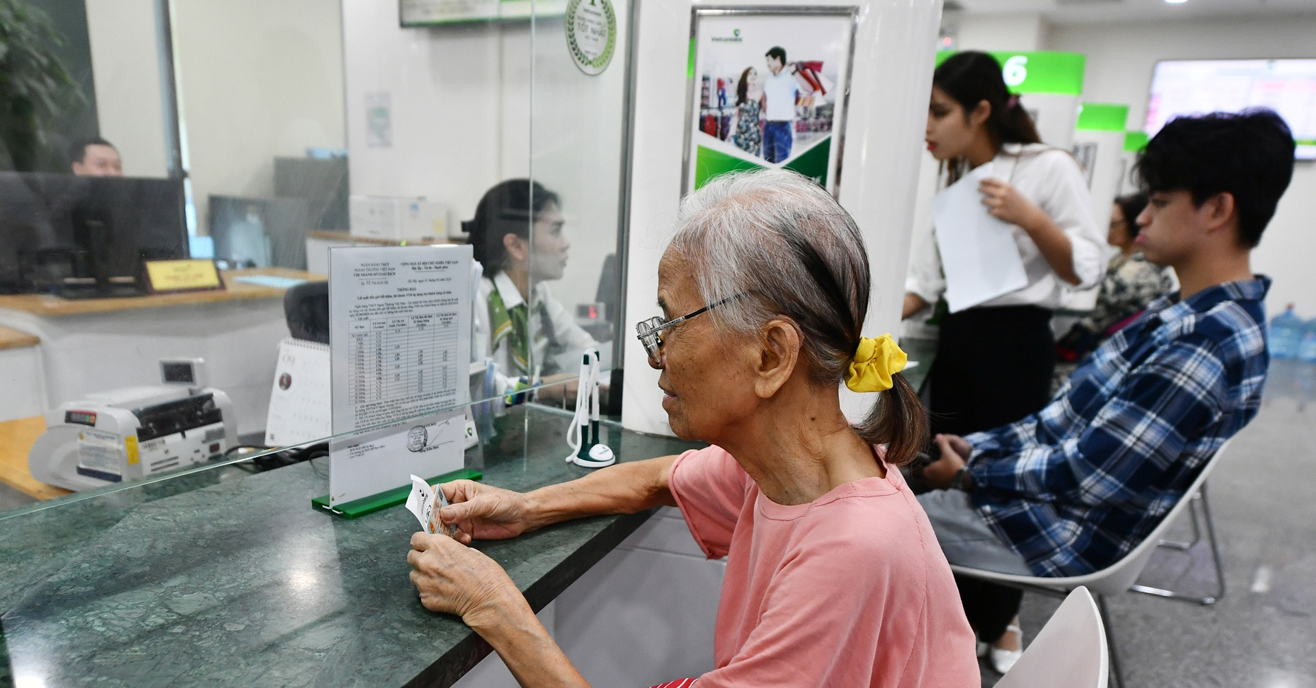 Bất Ngờ: Nhiều Quỹ Tài Chính Ngoài Ngân Sách 'Bỏ' Tiền Gửi Ngân Hàng Để Kiếm Lợi Nhuận, Nhân Viên Vẫn Được Trả Lương Cao?