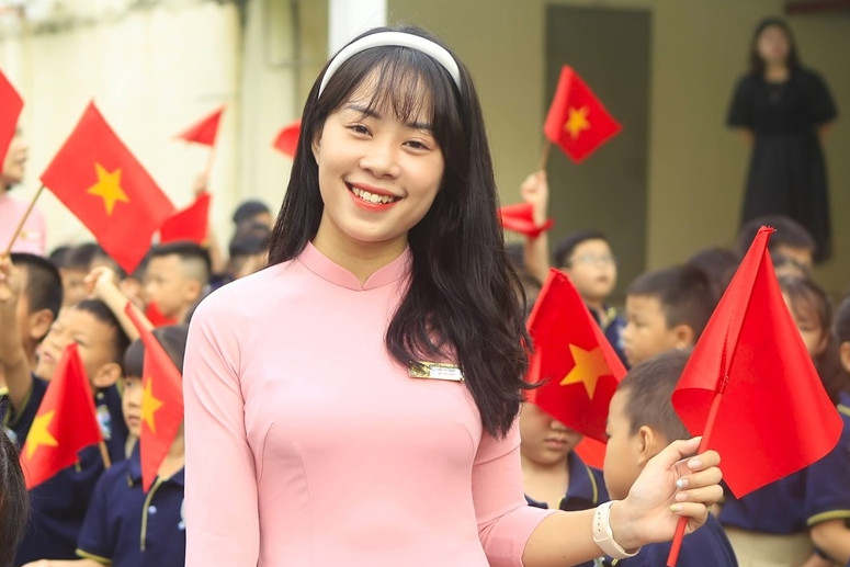 Nhiều tin vui liên tiếp đến với giáo viên, lương của nhà giáo được xếp cao nhất