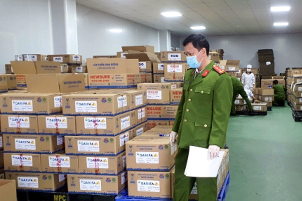 Thủ tướng: Đẩy nhanh tiến độ điều tra, truy tố các vụ án sữa giả, thuốc giả