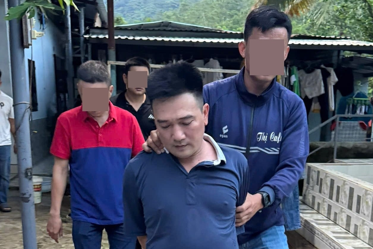 Tụ điểm đánh bạc liên tỉnh ở Đà Nẵng, nguỵ trang bằng lán trại nuôi gà