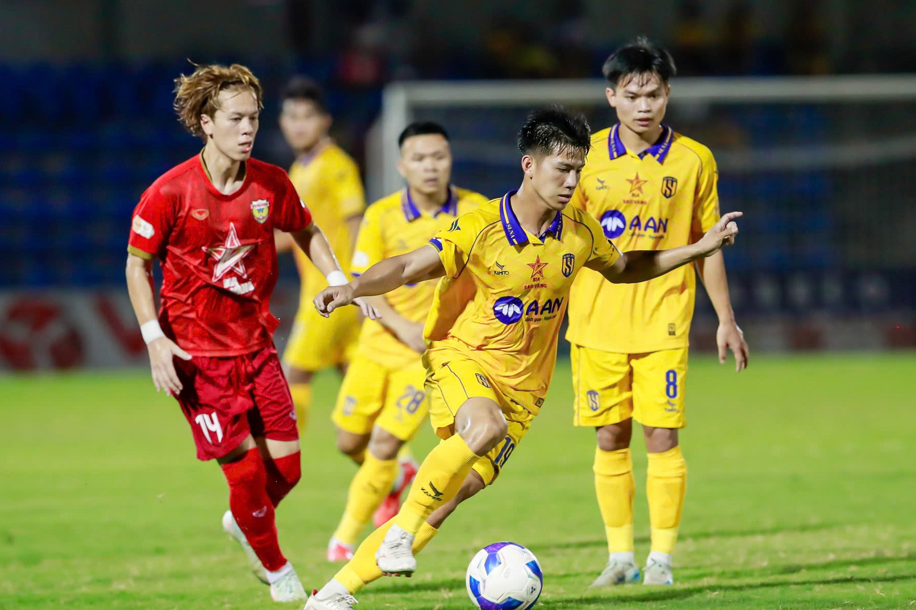 V-League và nghịch lý buồn: Kịch tính như phim vẫn gây... thờ ơ