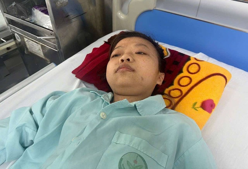 16 năm chiến đấu với ung thư, cô gái trẻ và gia đình kiệt quệ vì nợ nần