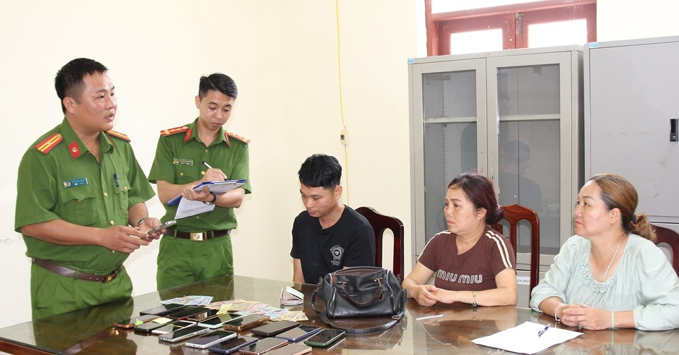 Bắt nhóm đối tượng dàn cảnh trộm cắp khi người dân chiêm bái Xá lợi