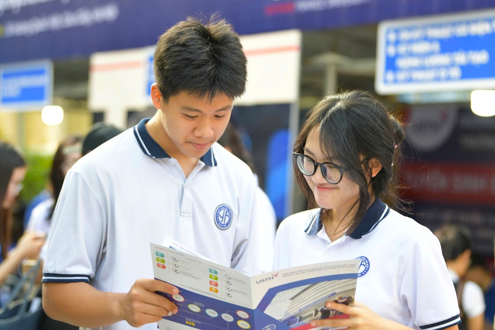 Bộ GD-ĐT lý giải chuyện học sinh đạt 8 điểm Toán mới được học vi mạch bán dẫn