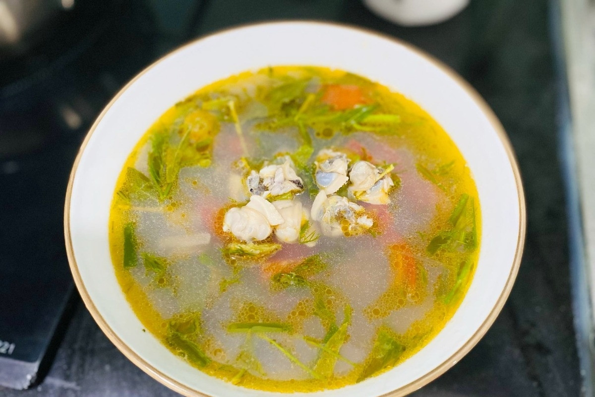 Cách nấu canh chua ngao dứa thanh ngọt cho ngày hè