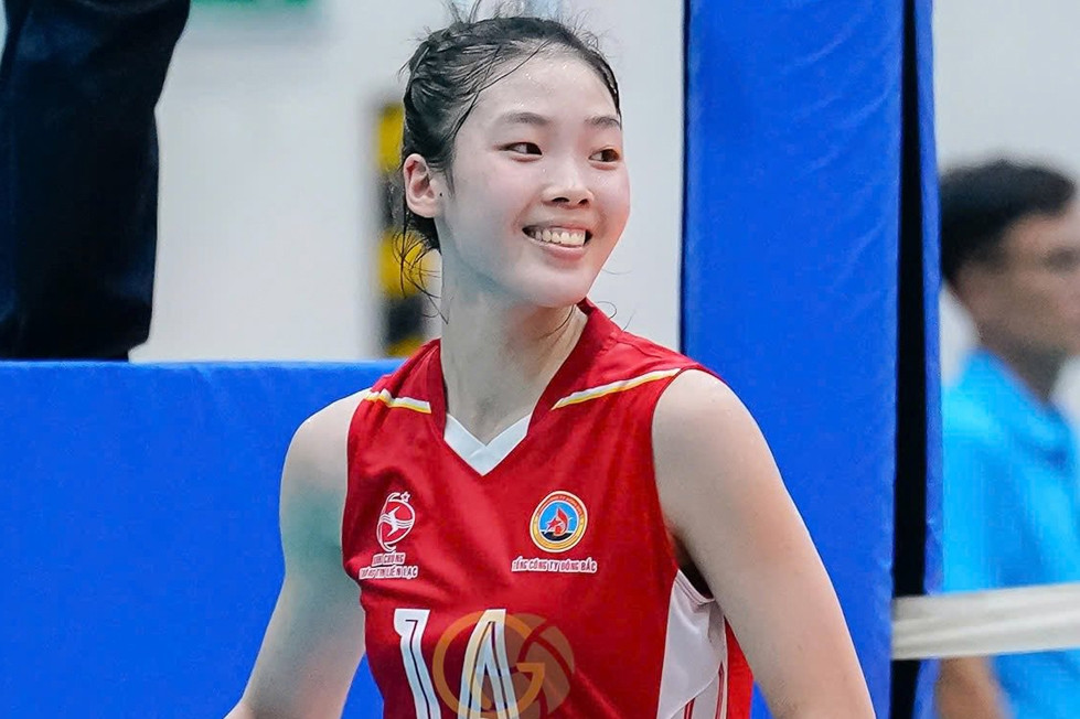 Chân dài 17 tuổi gây xốn xang ở giải bóng chuyền trẻ QG 2025