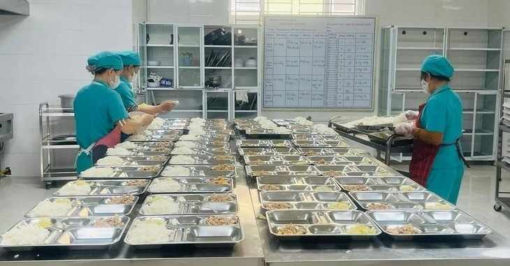 Chủ tịch Quảng Bình yêu cầu xác minh thông tin bữa ăn học sinh bị thu thuế 2 lần