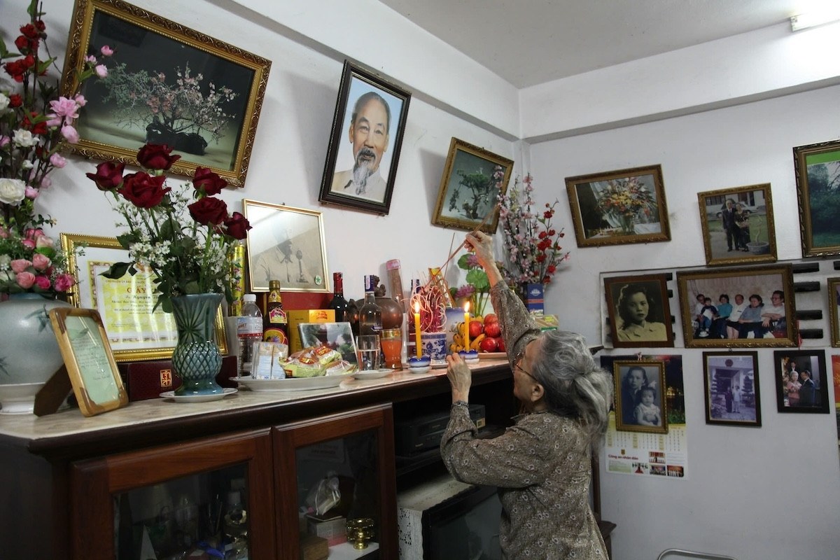 Chuyện kiều bào thờ Bác Hồ khi Người còn sống