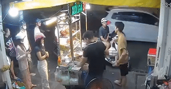 Dừng xe siêu sang mua xôi, Trấn Thành khiến quá...
