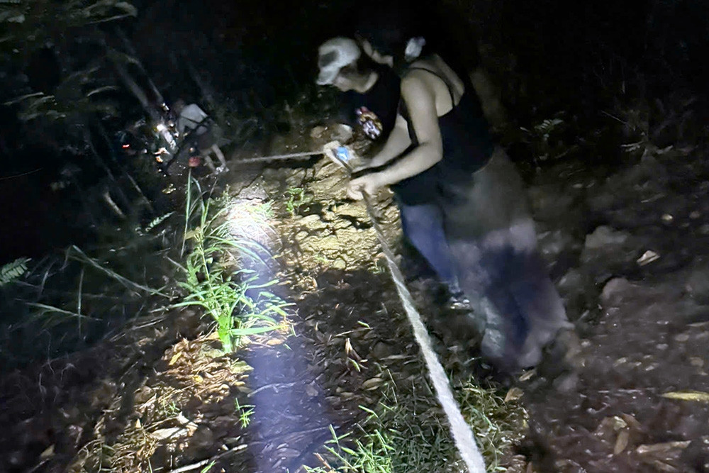 Hà Nội: 5 người mắc kẹt trên đỉnh núi Hàm Lợn