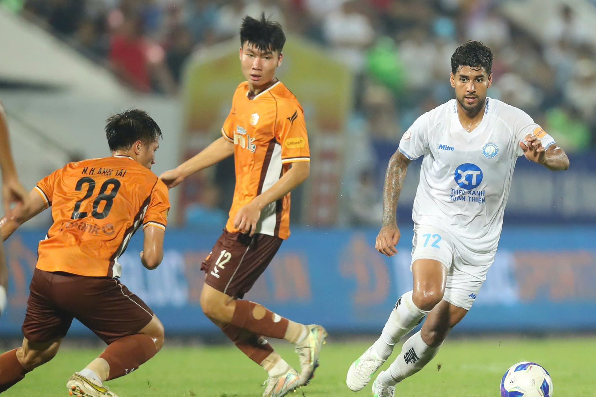 HAGL lý giải thua đậm Nam Định vì... giữ quân đấu Đà Nẵng!