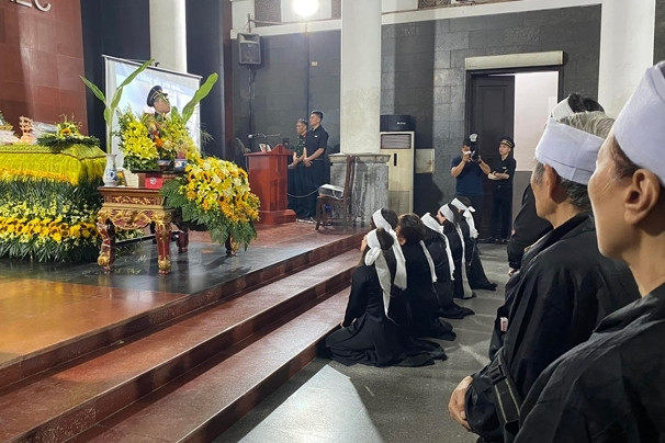 ‘Hôm nay, tôi dự một đám tang rất khác thường’