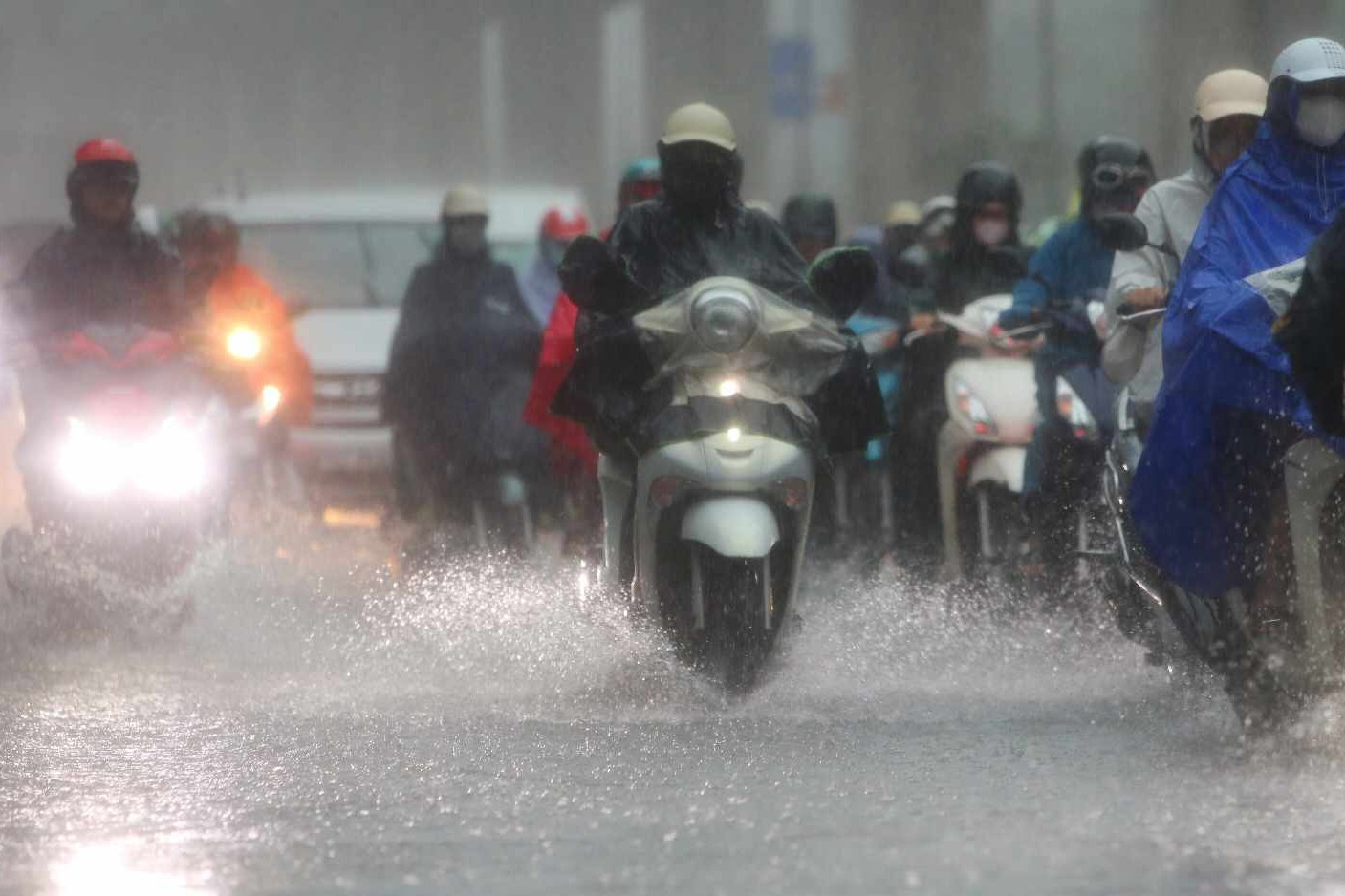 Miền Bắc nắng gián đoạn, sắp hứng tiếp đợt mưa lớn