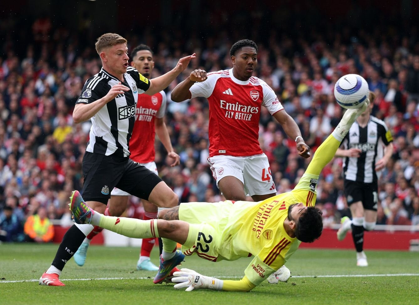 resources_premierleague_pulselive_com 2025 05 18T154007Z_2029415615_UP1EL5I17IRUB_RTRMADP_3_SOCCER ENGLAND ARS NEW REPORT (1).jpg