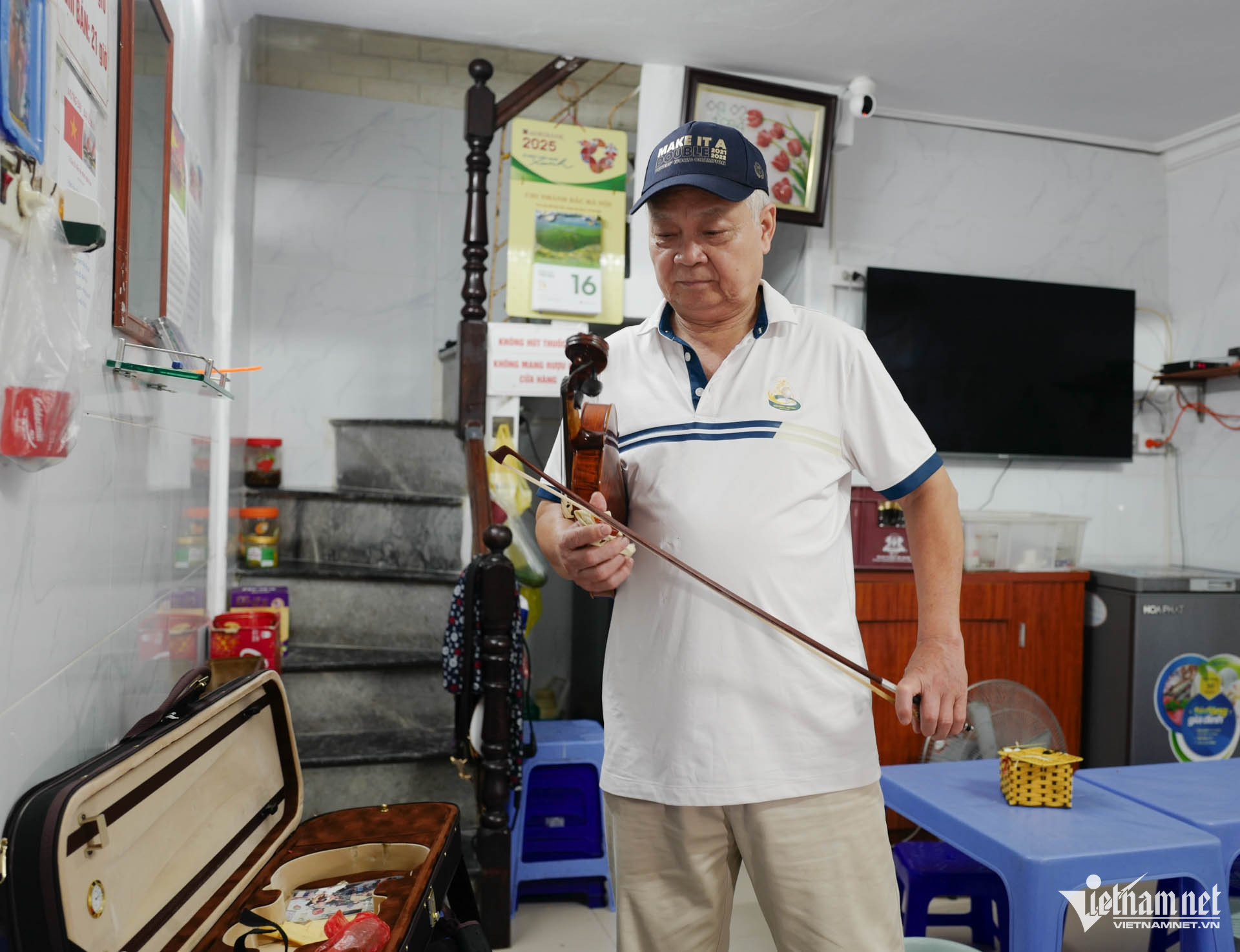 W-chu quan oc ha noi danh dan violin 2.JPG.jpg