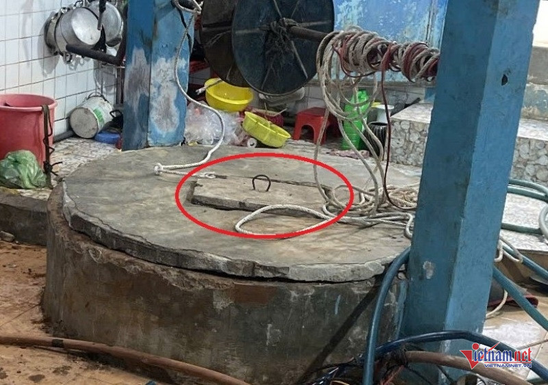 W-Người cha lao xuống giếng cứu con 2.jpg