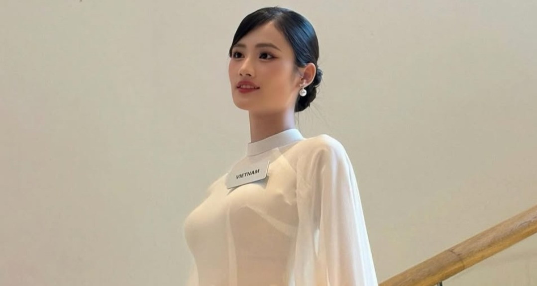 Ý Nhi nền nã với áo dài, một thí sinh Hoa hậu T...