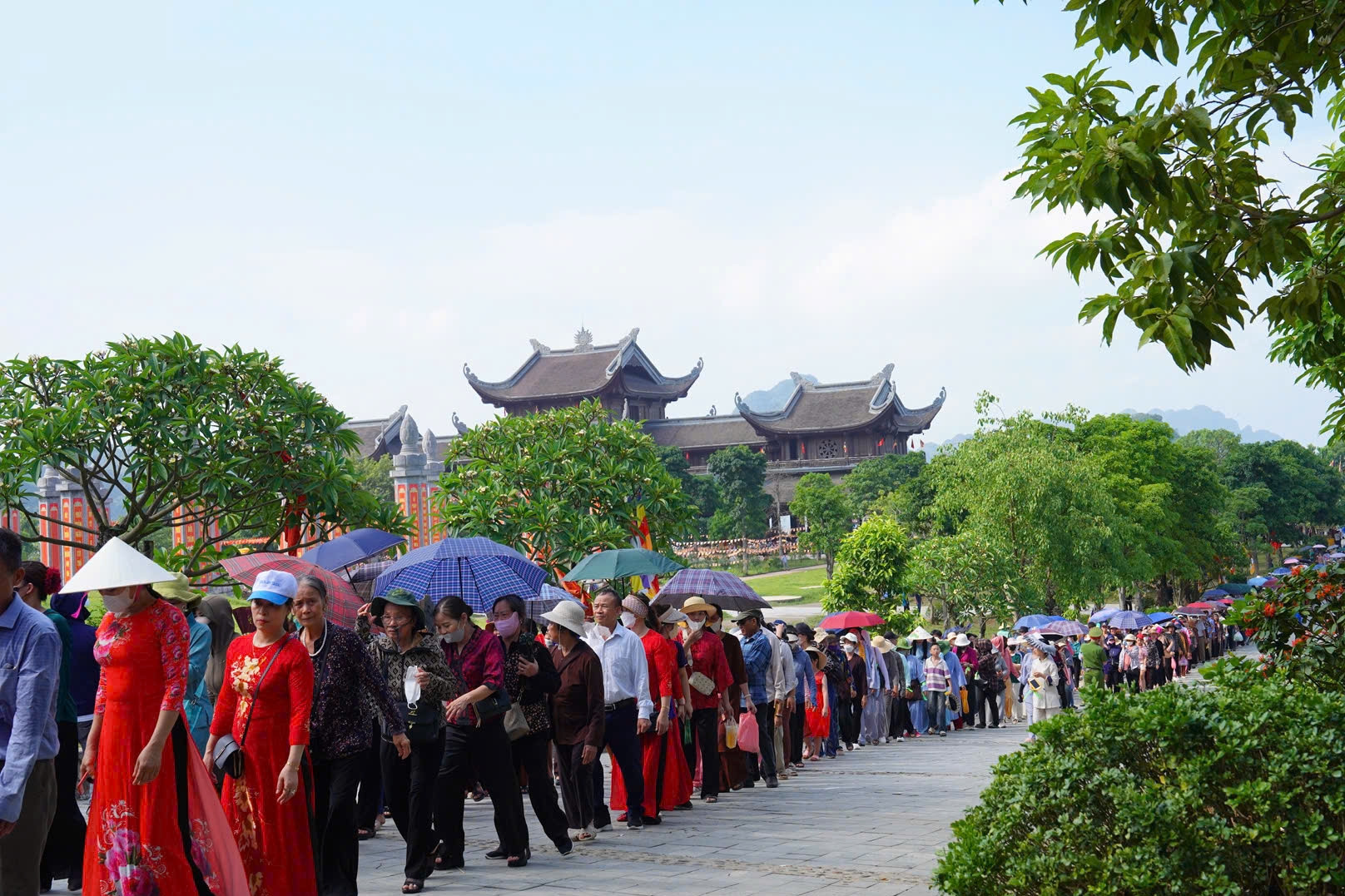 Kéo dài thời gian chiêm bái xá lợi Đức Phật tại chùa Tam Chúc đến hết 21/5