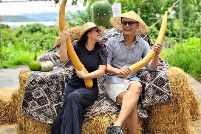 Bảo Thanh xinh đẹp bên con gái, vợ chồng diễn viên Hồng Đăng tình cảm