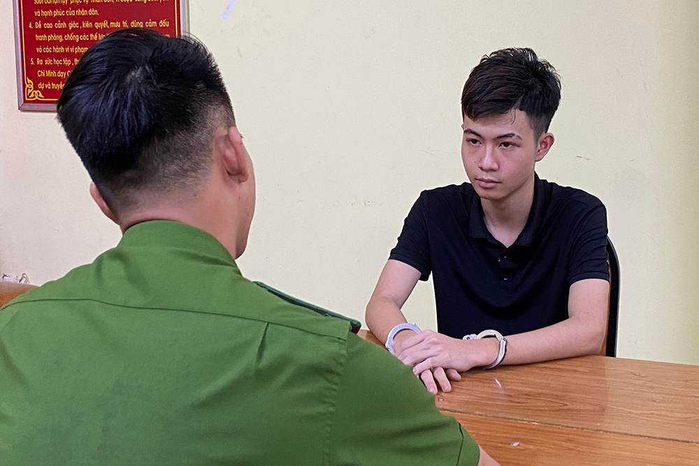 Bắt khẩn cấp đối tượng đập vỏ chai bia vào đầu người nước ngoài ở phố Tây TPHCM