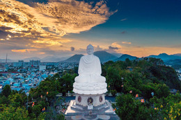 Chiêm ngưỡng tượng Phật trắng ngoài trời ‘khổng lồ’ ở Nha Trang