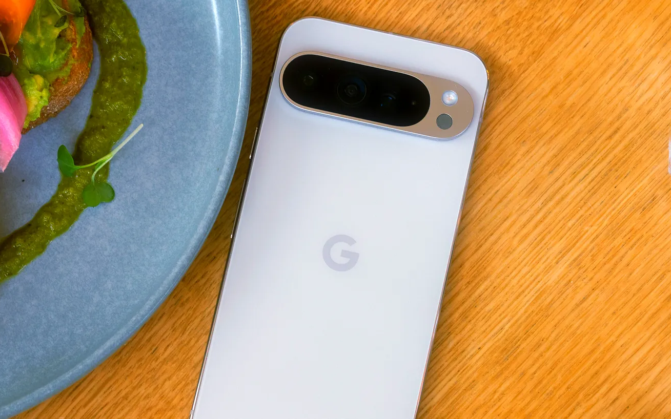 'Thành trì' Apple có sụp đổ? 2 Google Pixel 10 Pro XL concept.png