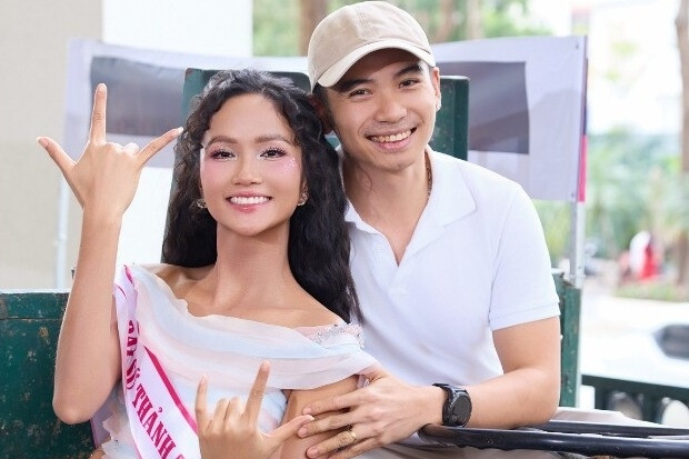 Hạnh phúc ngọt ngào của hoa hậu H'Hen Niê và chồng nhiếp ảnh gia