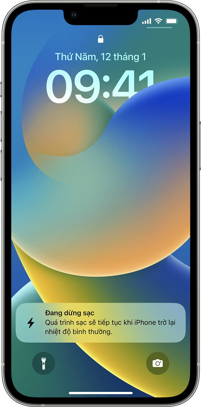 ios 16 iphone 13 pro lock screen charging on hold.png