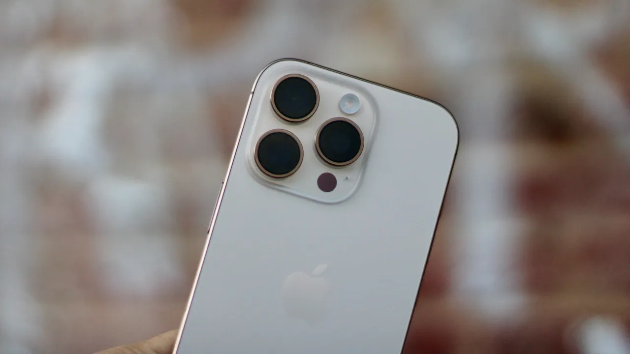 'Thành trì' Apple có sụp đổ? 1 iPhone 16 Pro Max 2.png