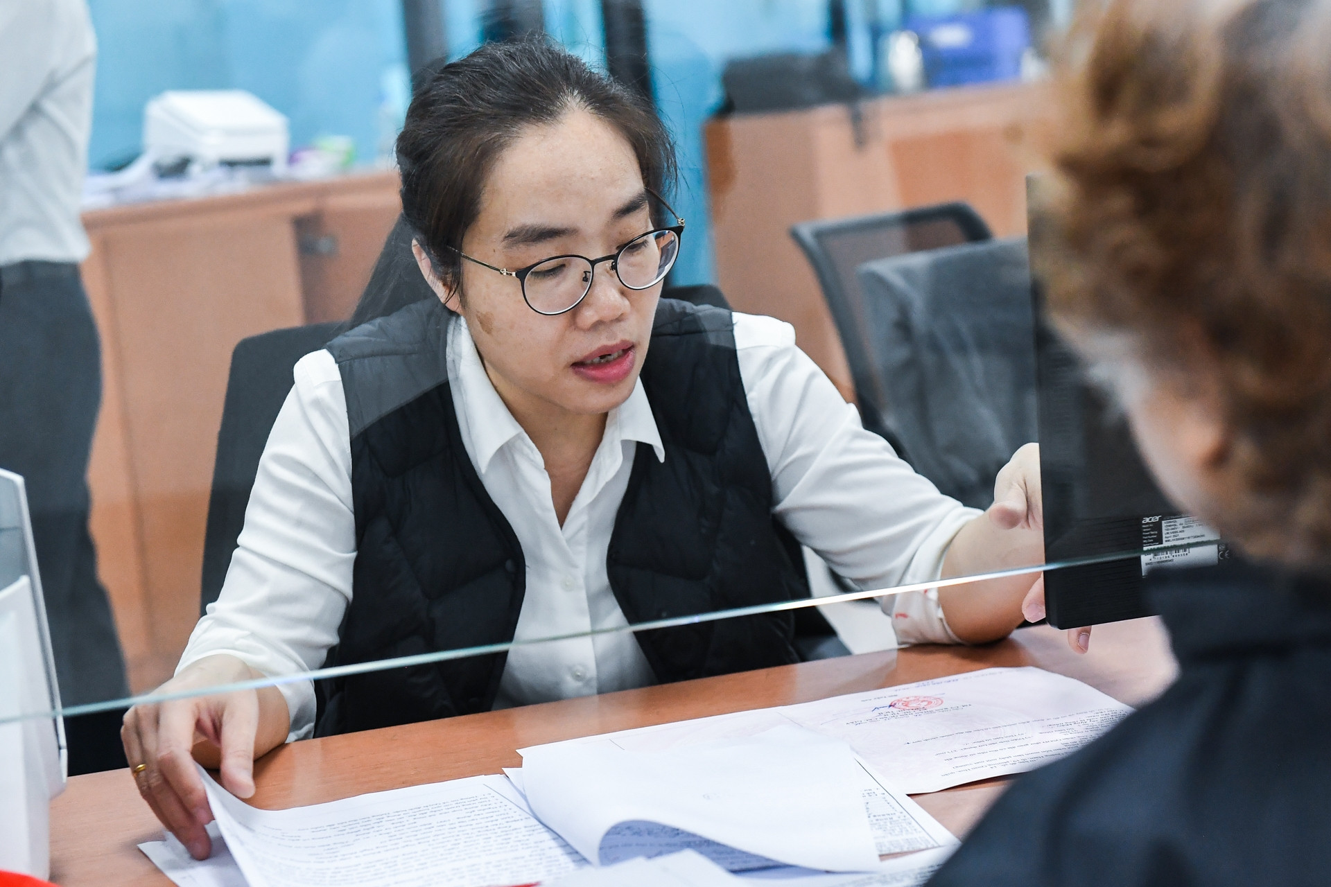 Khi nào công chức, viên chức được trả lương theo vị trí việc làm?