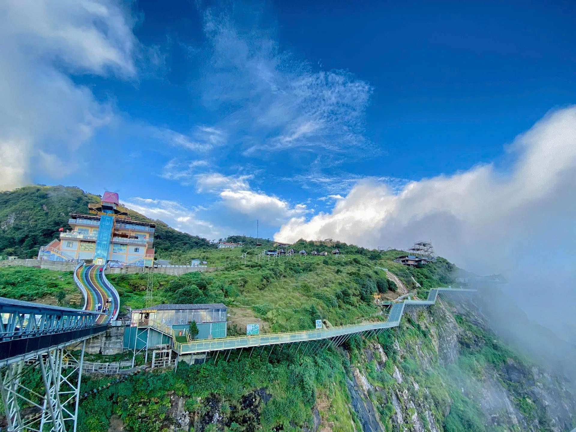 Khu du lịch Cầu kính Rồng Mây 3.jpg