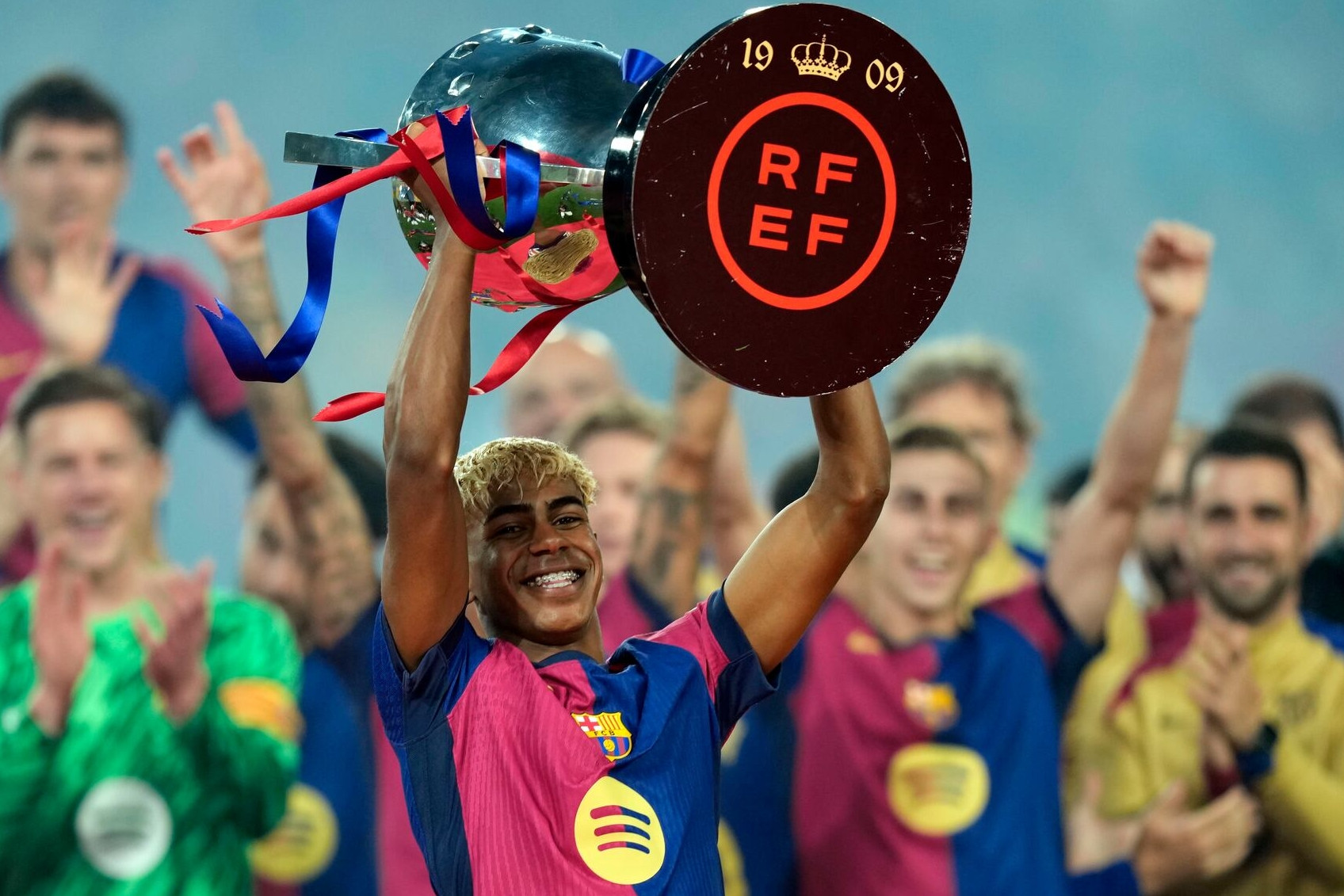 Lamine Yamal vượt Messi: Người bước ra từ vũ trụ Marvel