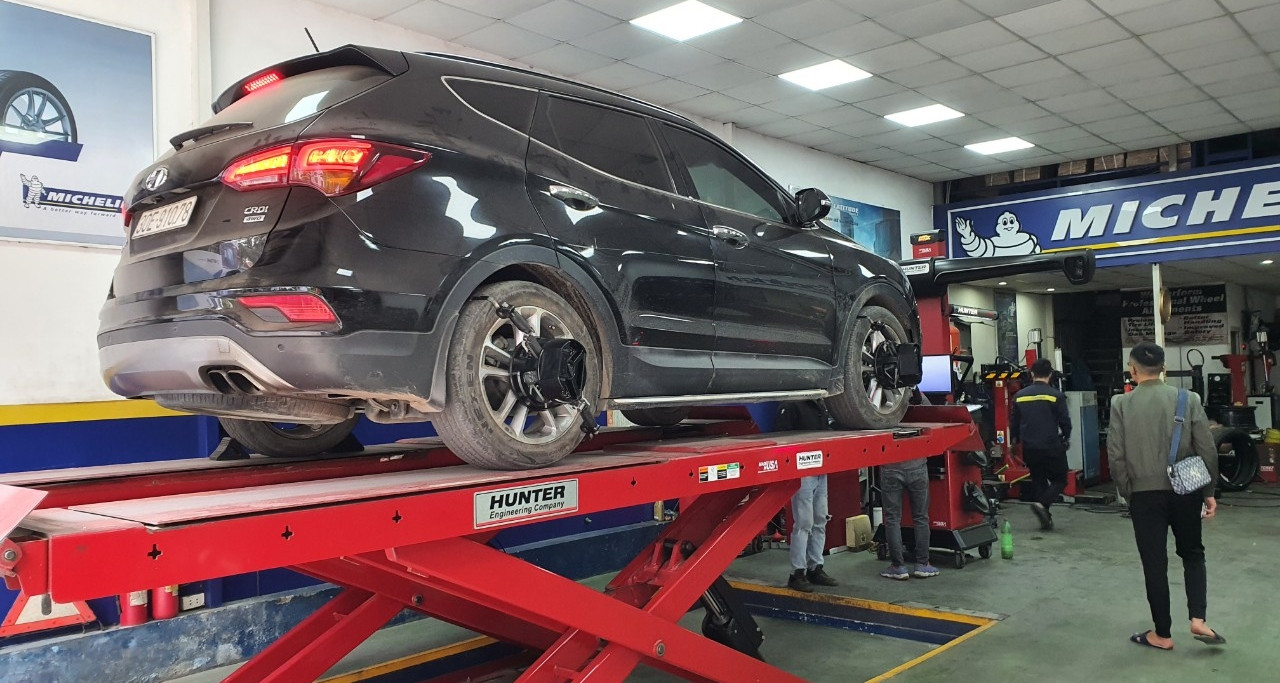 Nên kiểm tra độ chụm bánh xe ô tô bao lâu một lần?