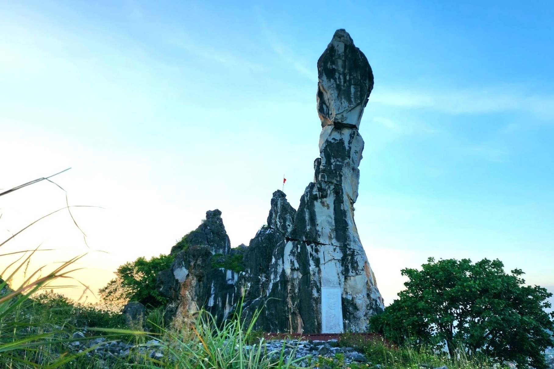 Thanh Hóa duyệt chi 17 tỷ đồng gia cố ‘hòn Vọng Phu’ 2 lần bị sét đánh