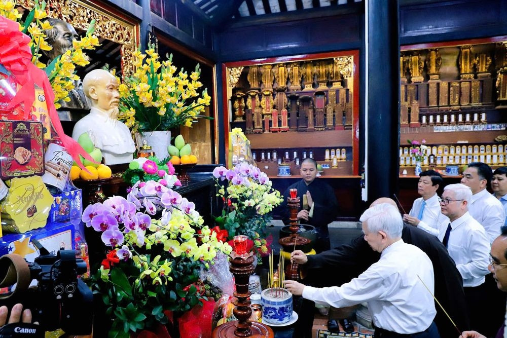 Tưởng niệm cụ Nguyễn Sinh Sắc và Chủ tịch Hồ Chí Minh tại chùa Hội Khánh