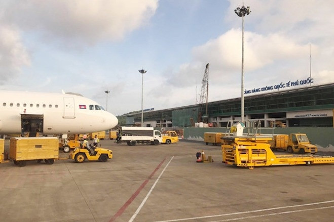 Đình chỉ công tác cán bộ xé vé máy bay của khách nước ngoài ở Phú Quốc