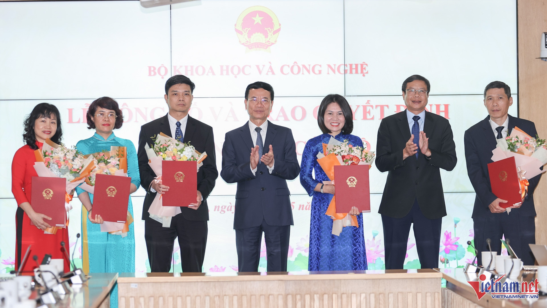 w-bo-nhiem-can-bo-bo-khcn-118433.jpg?width=0&s=Mel89JVGN19wfsNlqLPGmQ