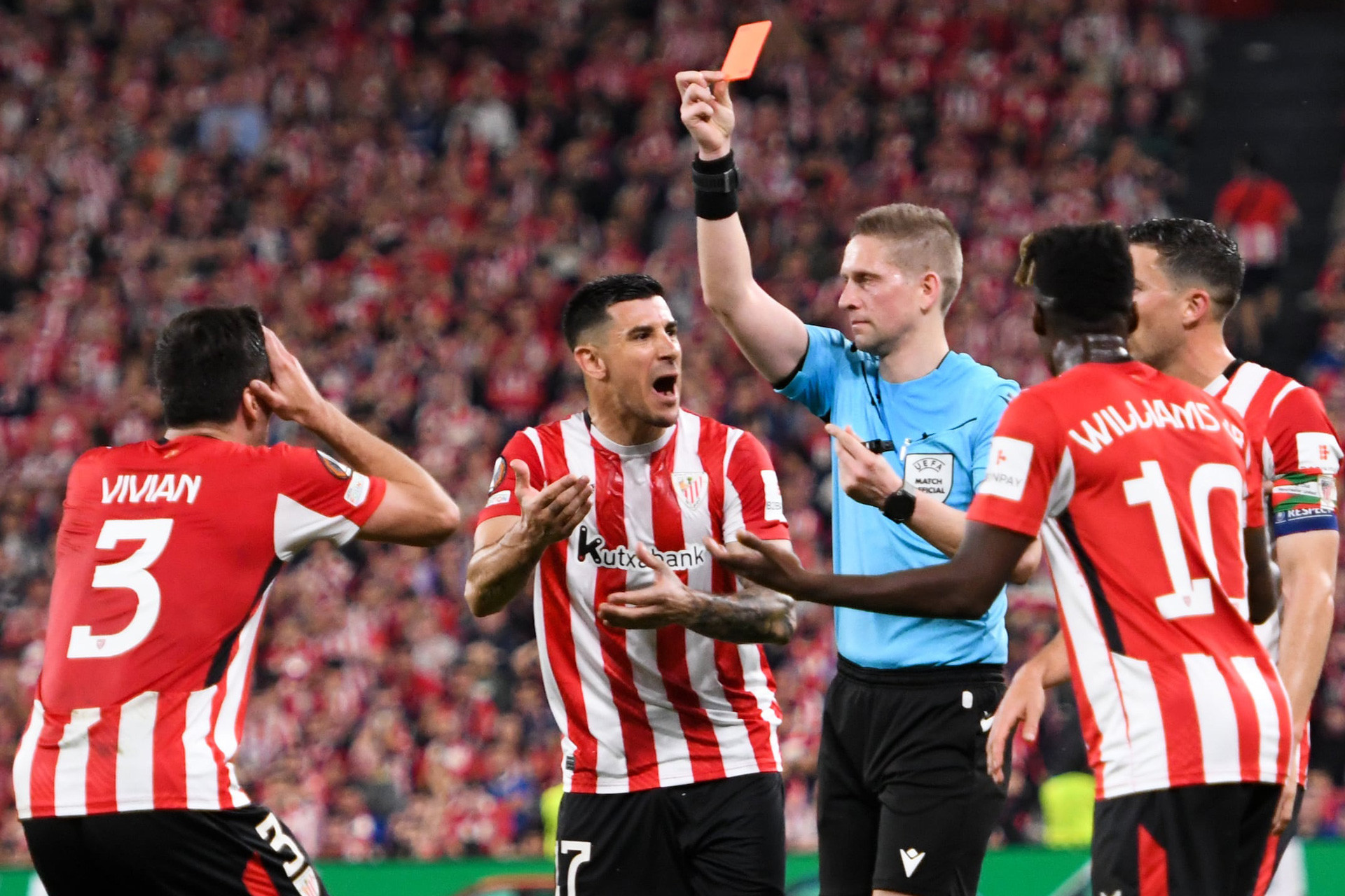 AS. Bilbao MU trong tai.jpg