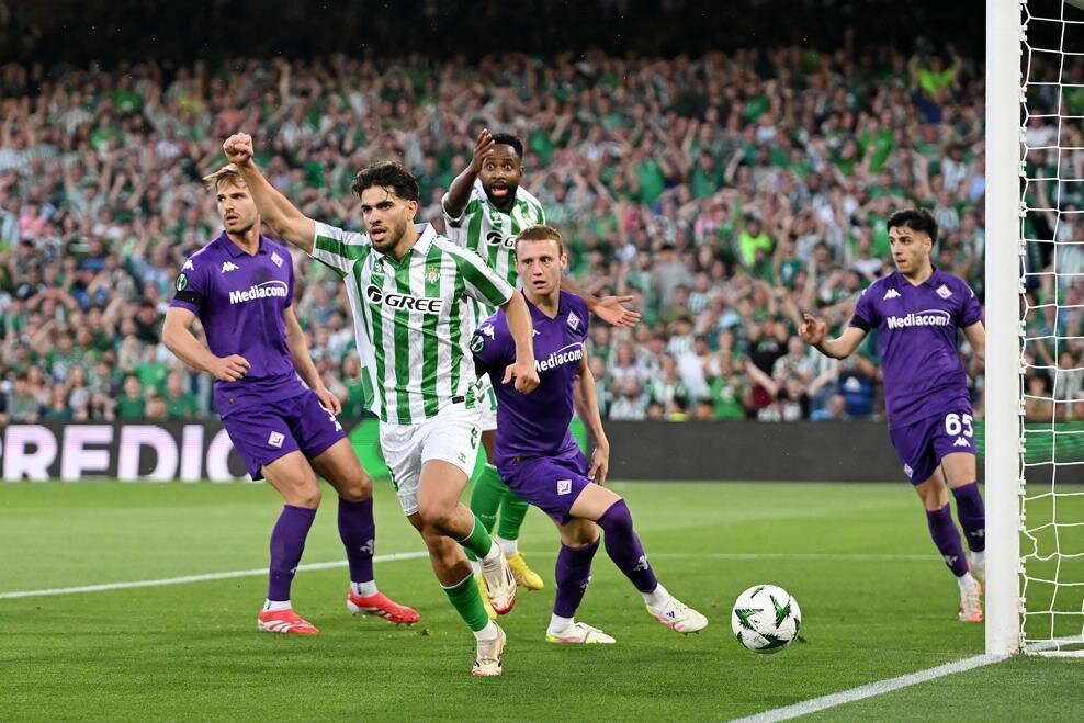 editorial_uefa_com real_betis_balompie_v_acf_fiorentina_ _uefa_conference_league_2024_25_semi_final_first_leg (4).jpg