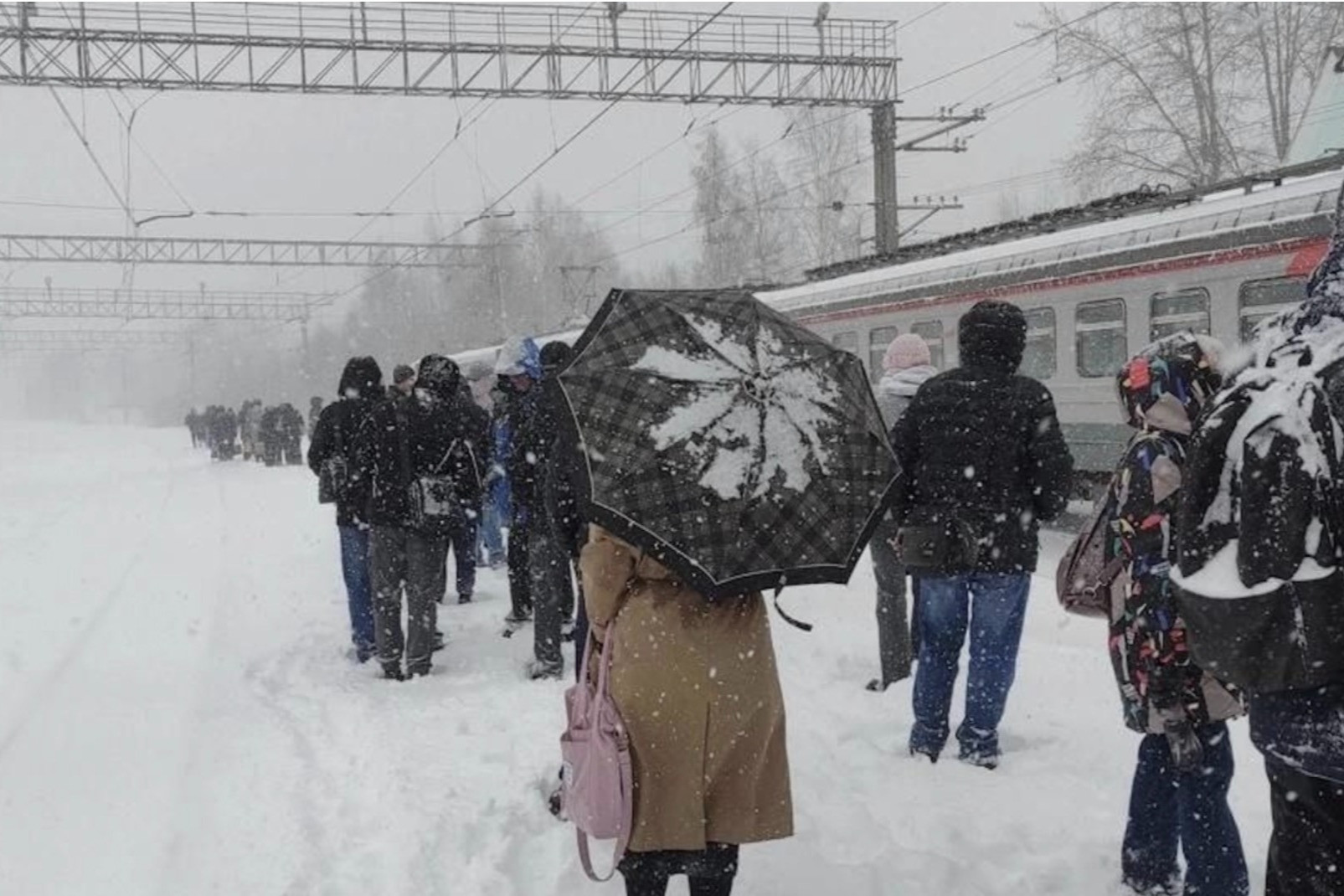 Lần đầu tiên trong 75 năm, tuyết phủ trắng Moscow vào đầu tháng 5