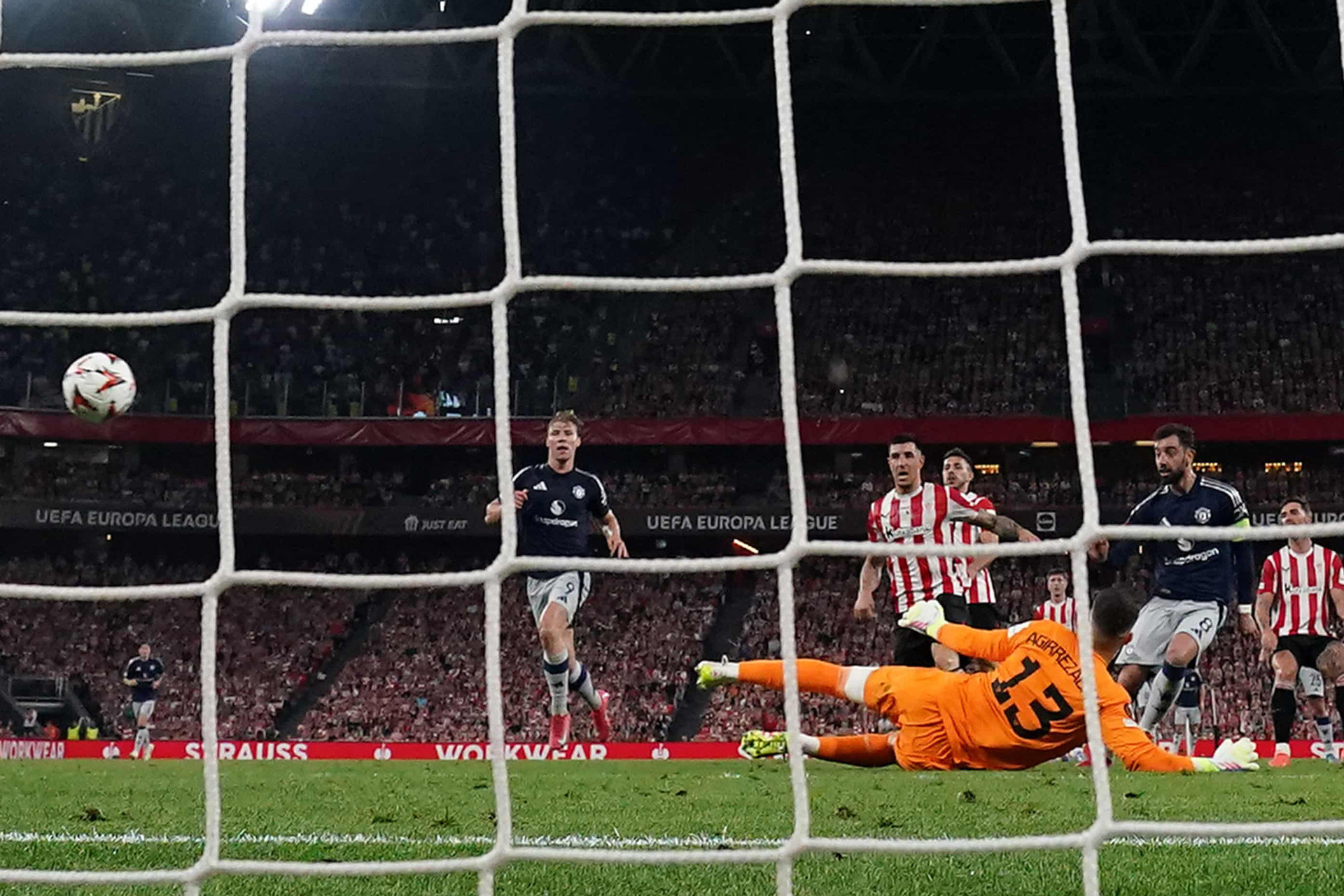 PA. Bruno Fernandes Bilbao MU 3 0.jpg