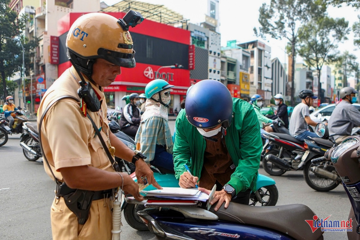 W-giao thông nguyễn huế 25 (1).jpg