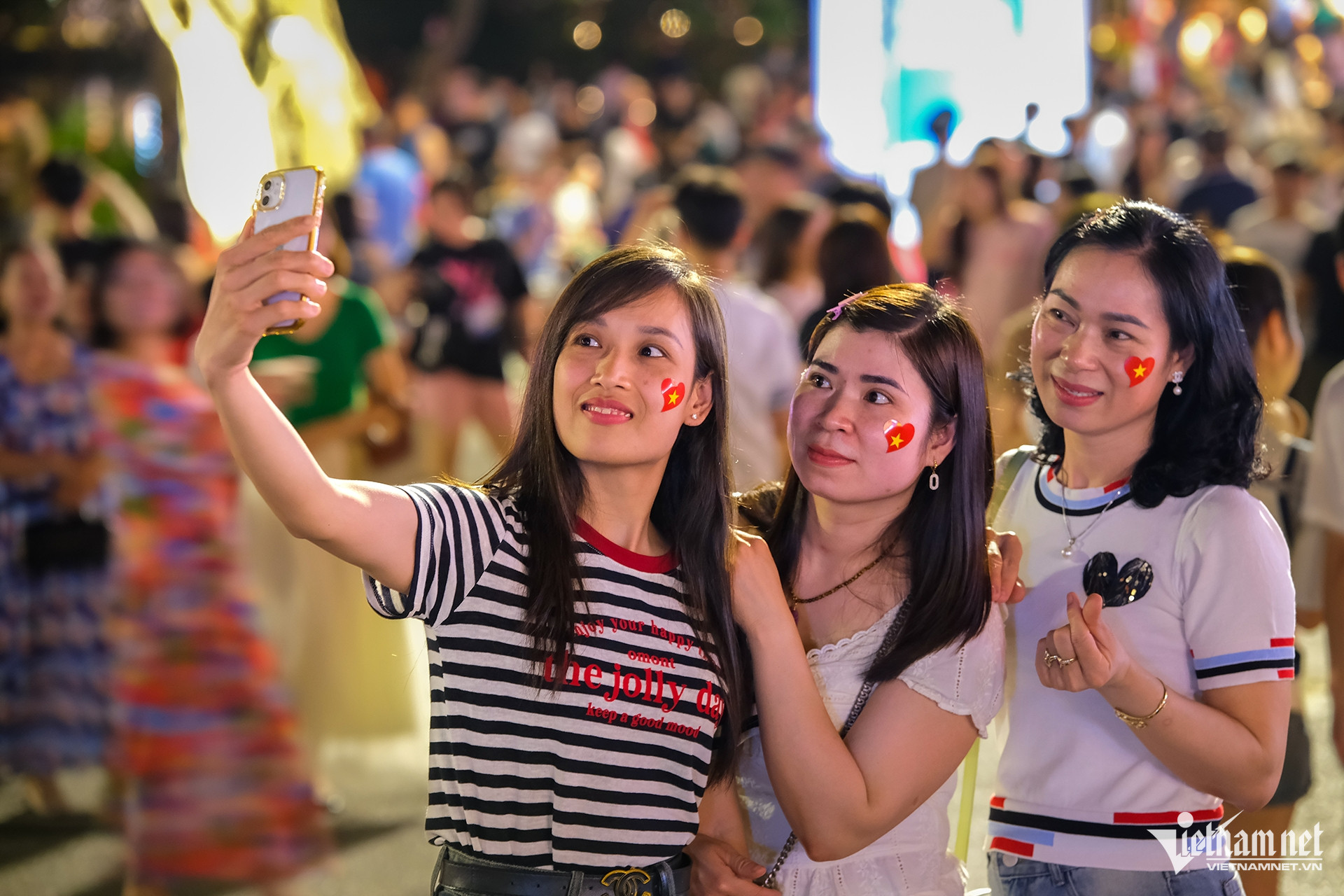 W-pdb ho guom 1 5 18.jpg