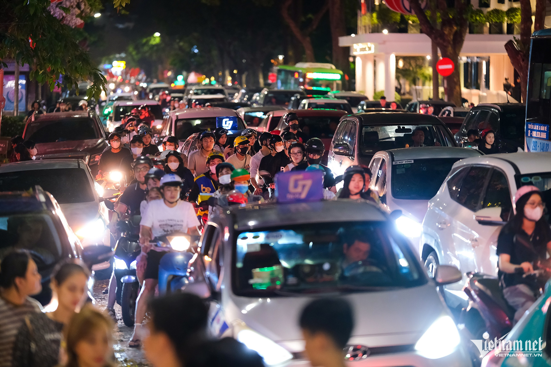 W-pdb ho guom 1 5 26.jpg