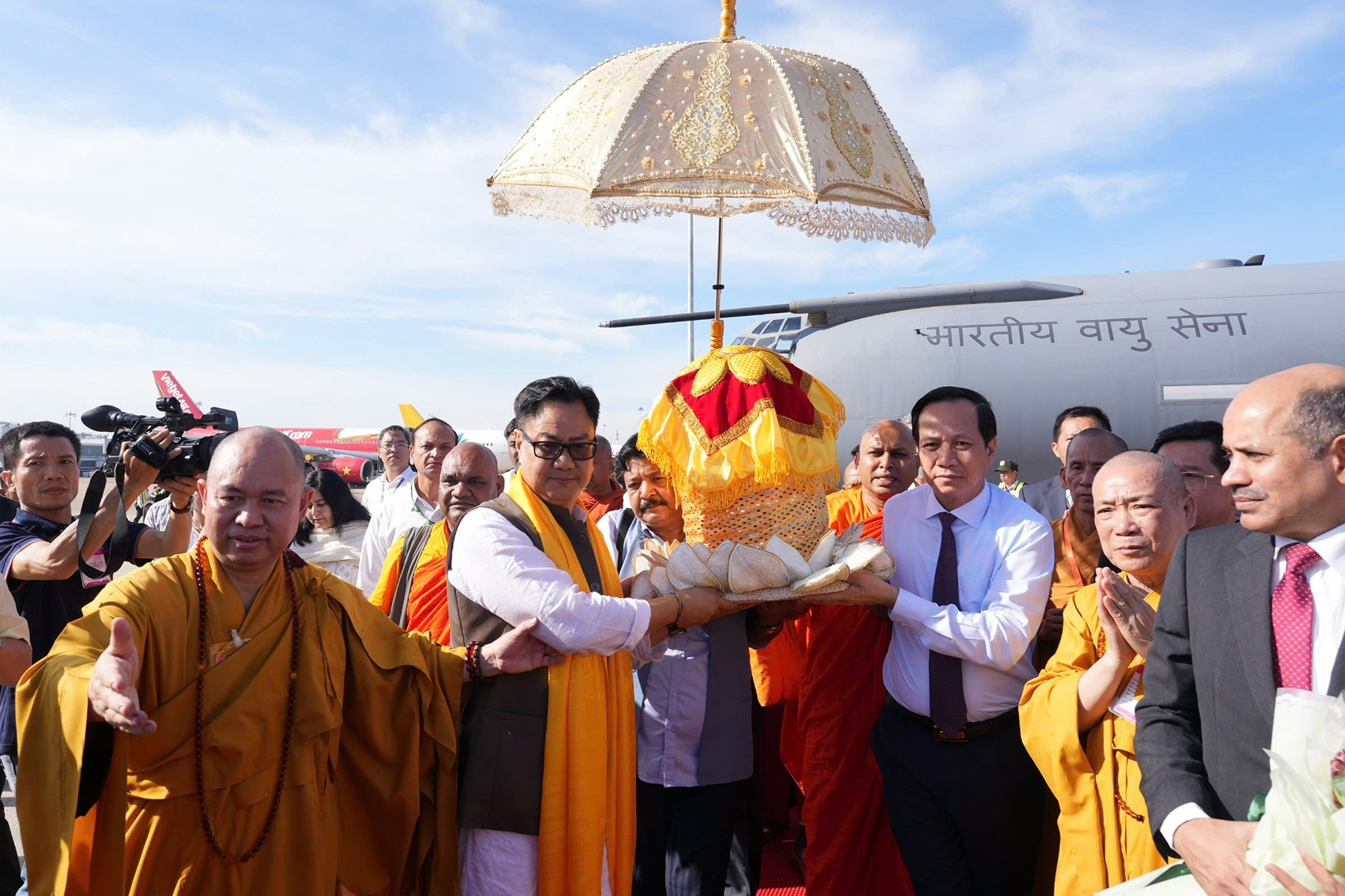 Xá lợi Đức Phật từ Ấn Độ được cung rước đến Việt Nam bằng chuyên cơ