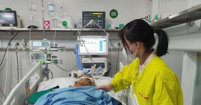 'Cháu mất mẹ rồi, đừng bắt cháu phải mồ côi bố nữa'